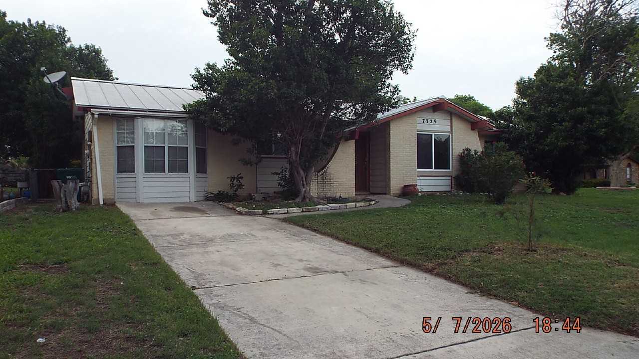 7329 Leading Oaks St - Photo 2 of 18