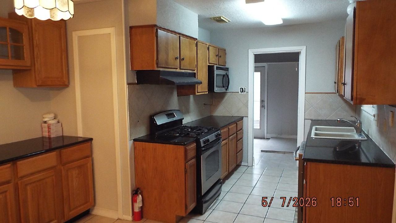 7329 Leading Oaks St - Photo 6 of 18