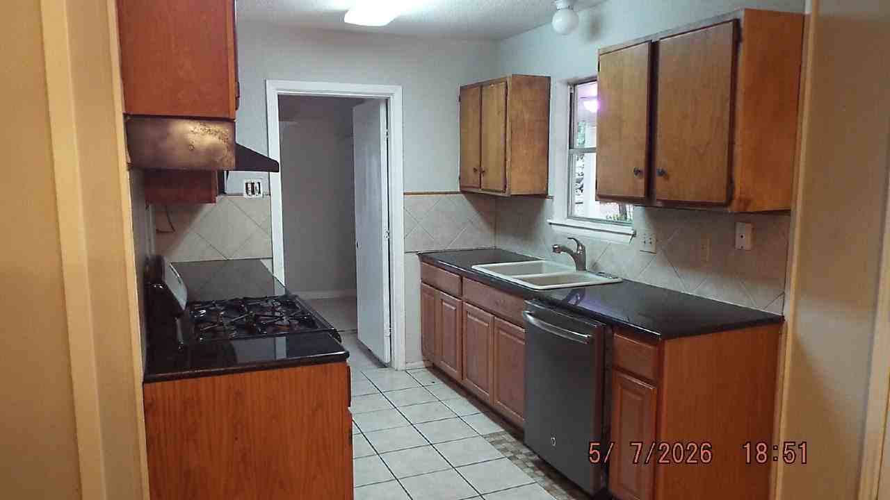 7329 Leading Oaks St - Photo 7 of 18