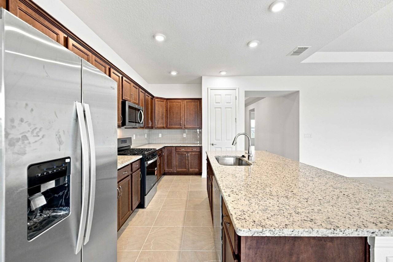 5342 Sw 71st Ave - Photo 6 of 26