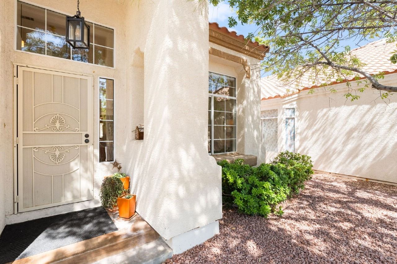 2421 Ivy Garden Ct - Photo 3 of 43