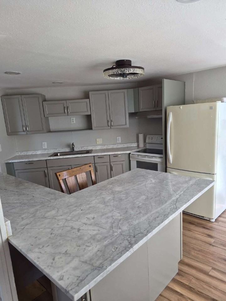 14233 Mayfair Ave - Photo 4 of 28