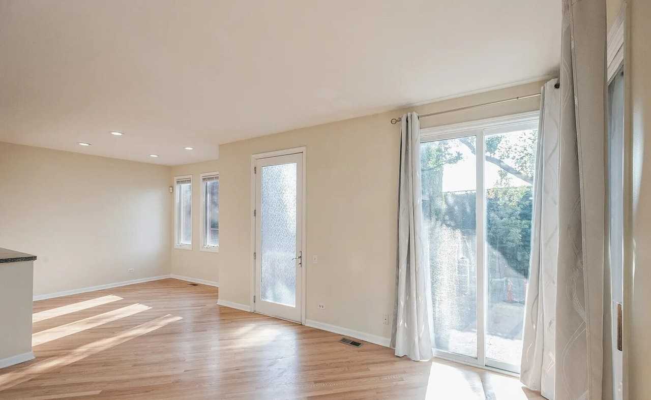 1246 S Federal St - Photo 4 of 17
