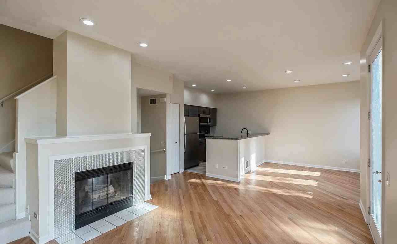 1246 S Federal St - Photo 5 of 17
