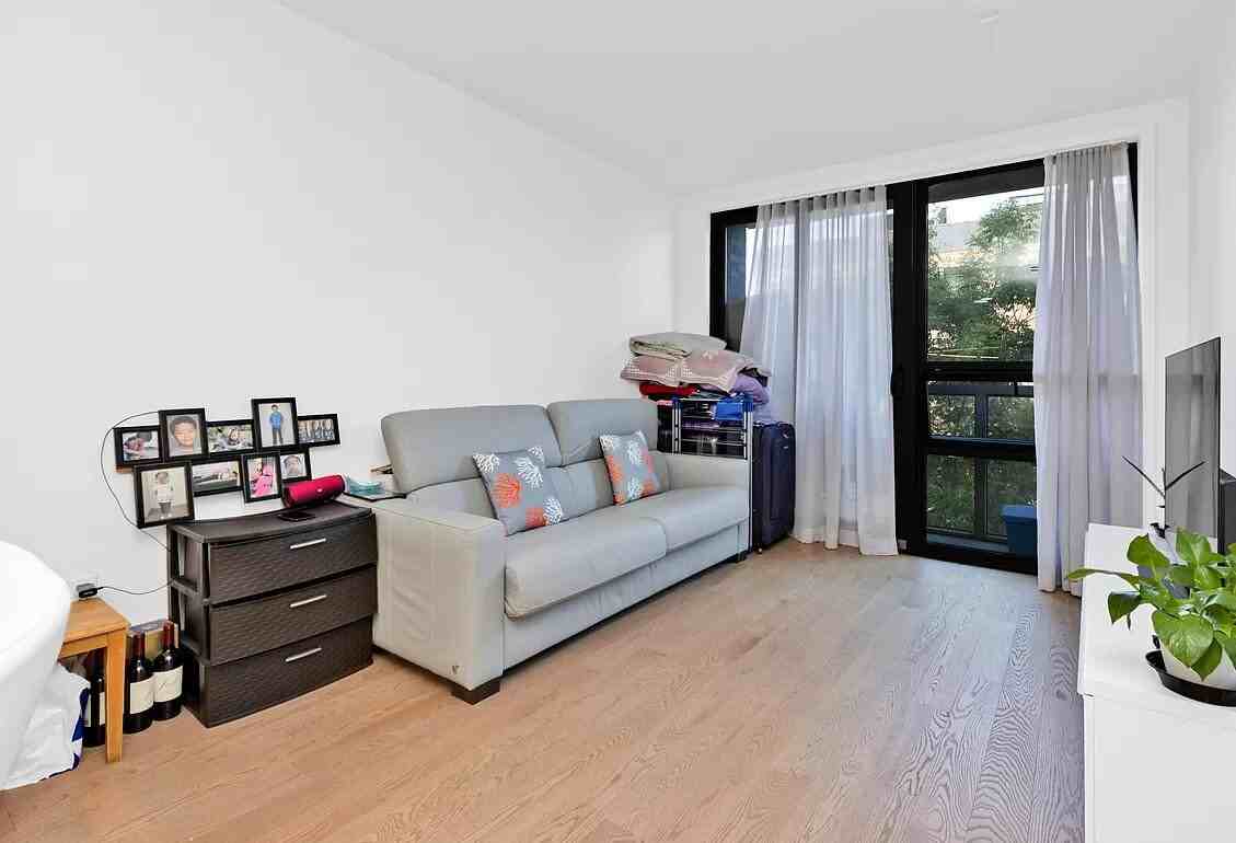279 Sumpter St - Photo 2 of 12
