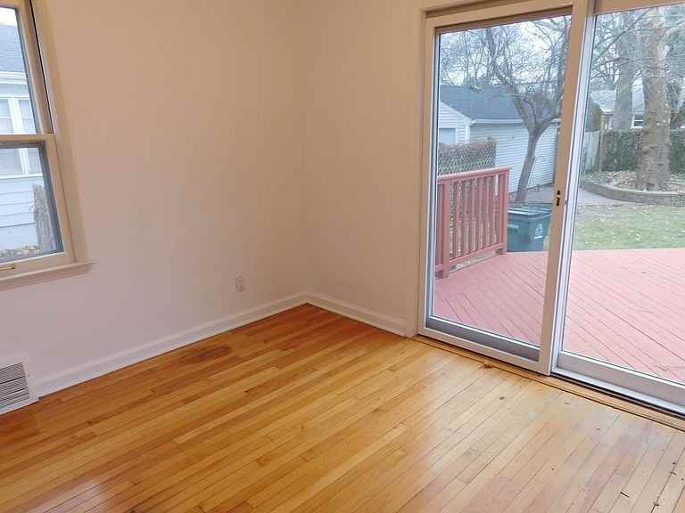 1646 Villa Rd - Photo 6 of 20