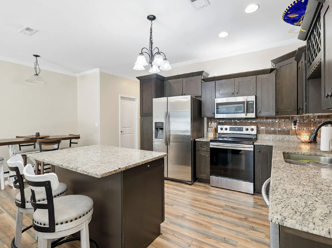 215 Cedar St - Photo 4 of 26