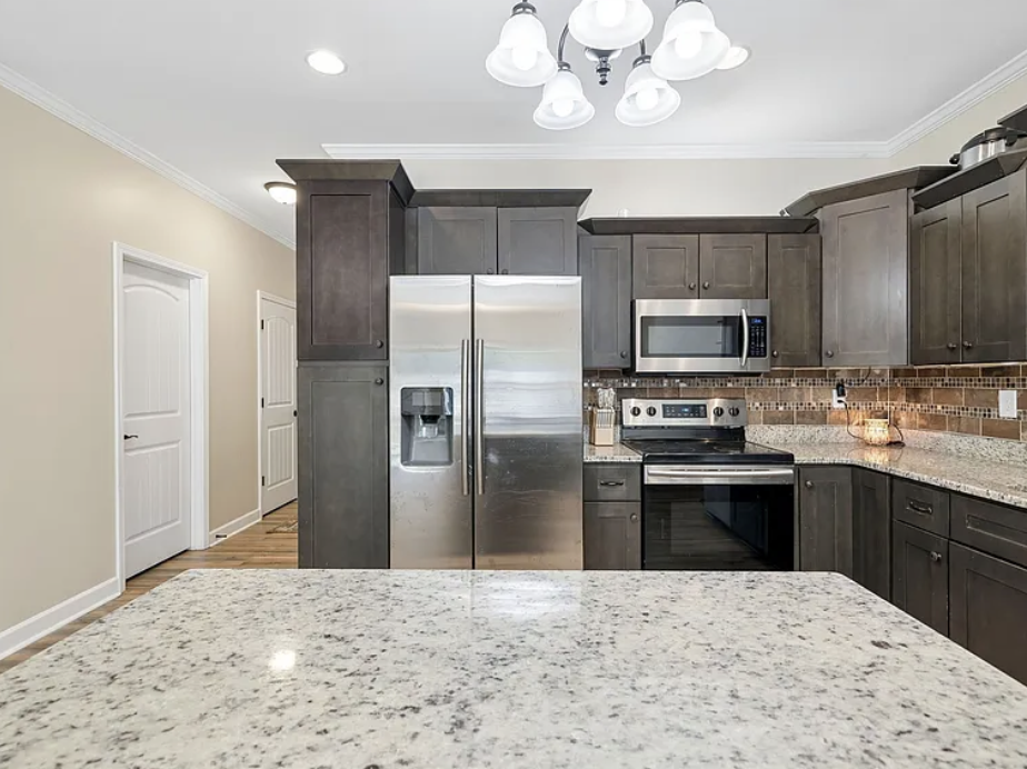 215 Cedar St - Photo 5 of 26