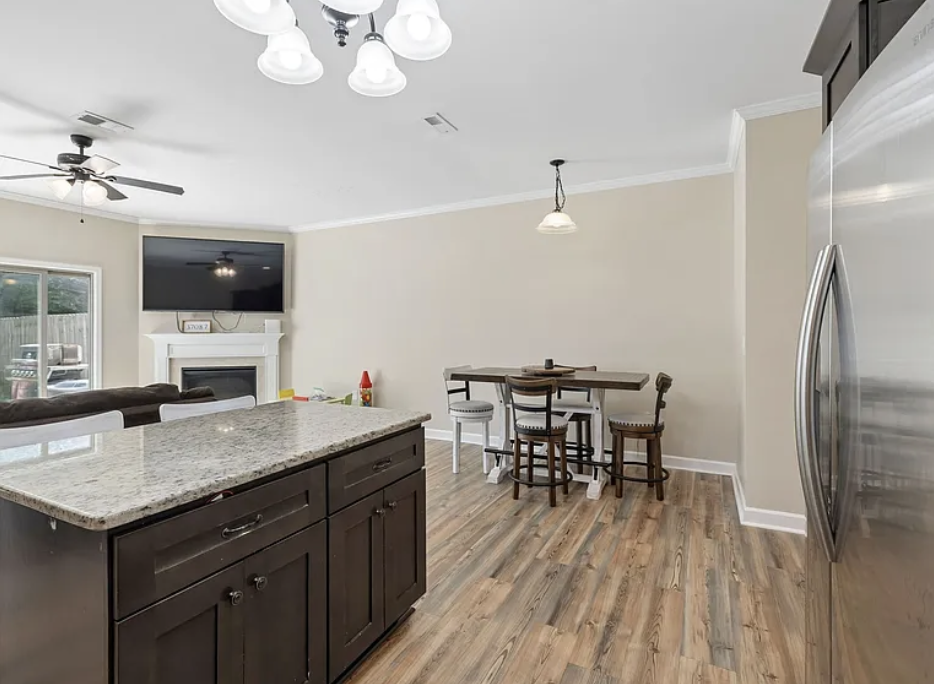 215 Cedar St - Photo 6 of 26