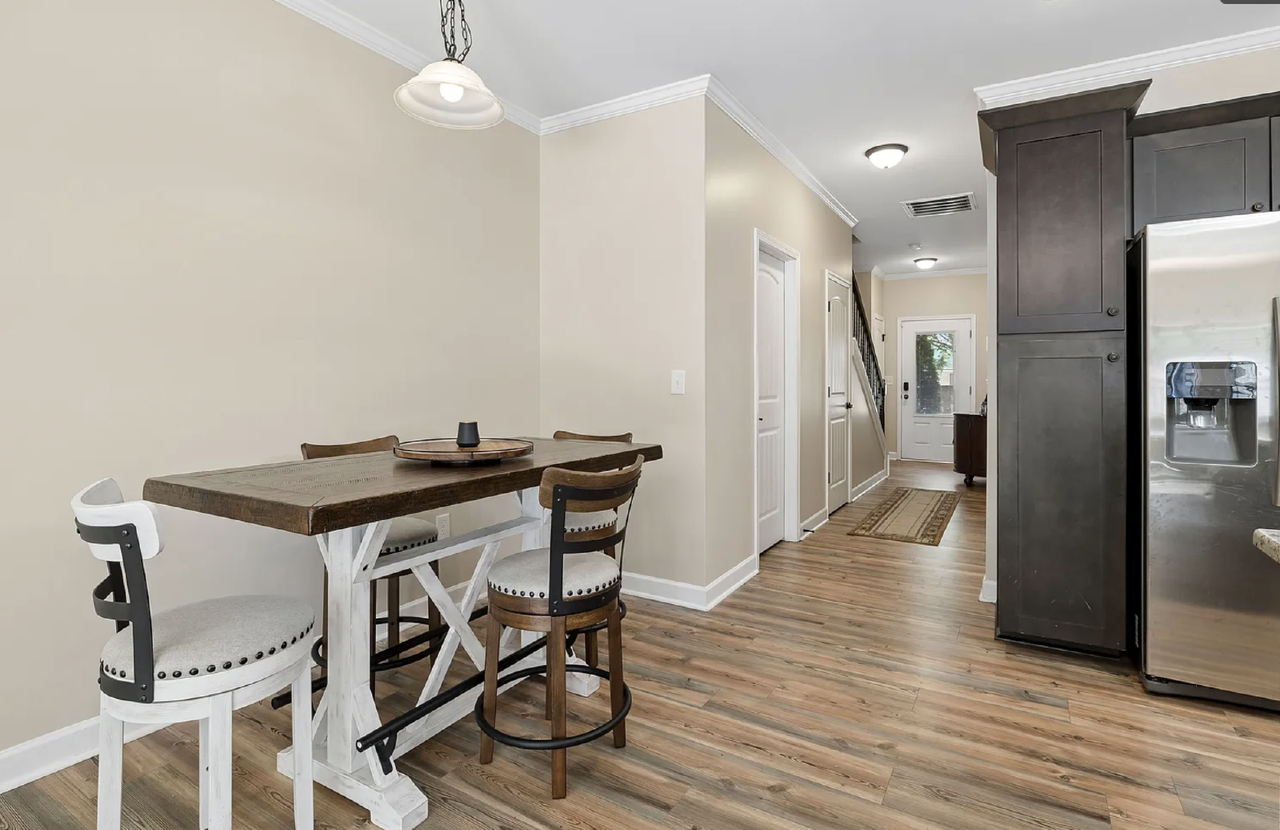 215 Cedar St - Photo 7 of 26