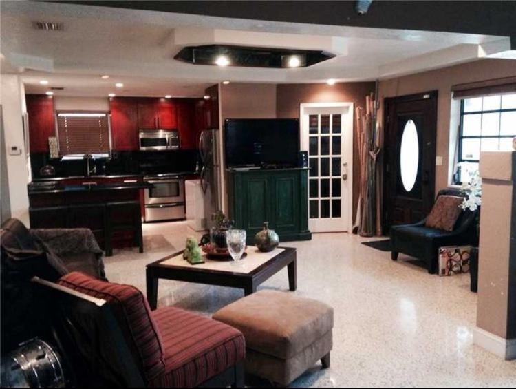 900 Ne 85th St - Photo 2 of 11