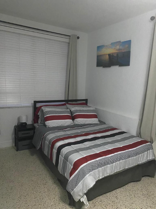 900 Ne 85th St - Photo 5 of 11