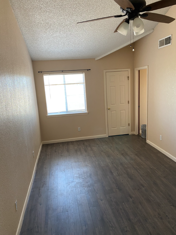 2996 Tierra Cortez Ave #B - Photo 5 of 11