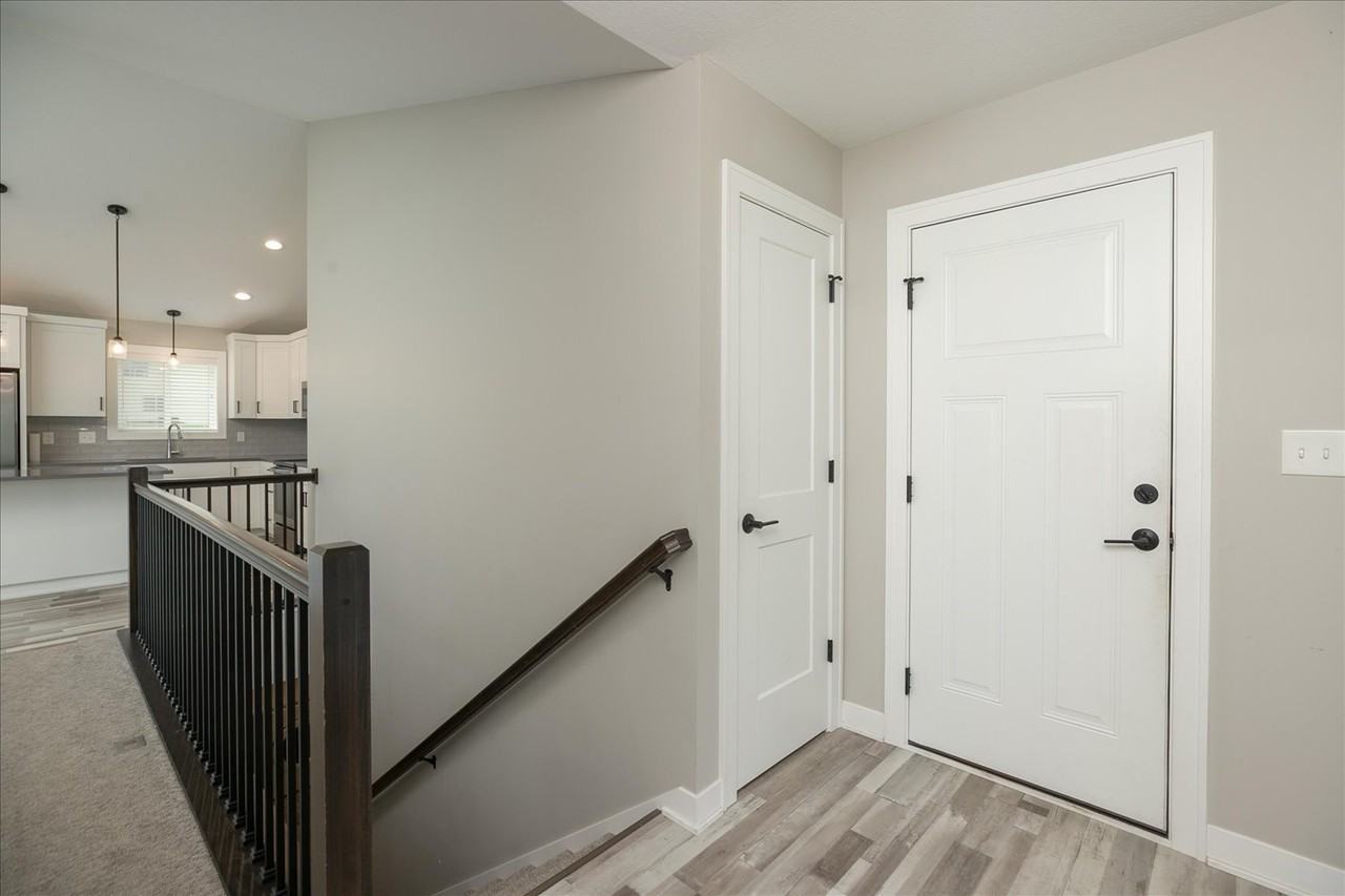 302 Devin Dr - Photo 3 of 20