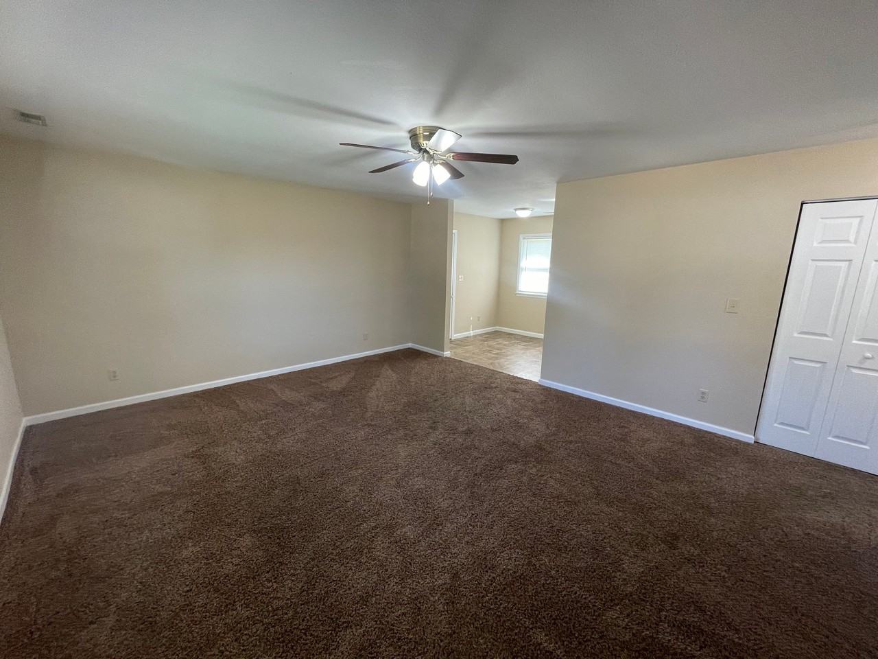 109 Holmes St - Photo 2 of 9
