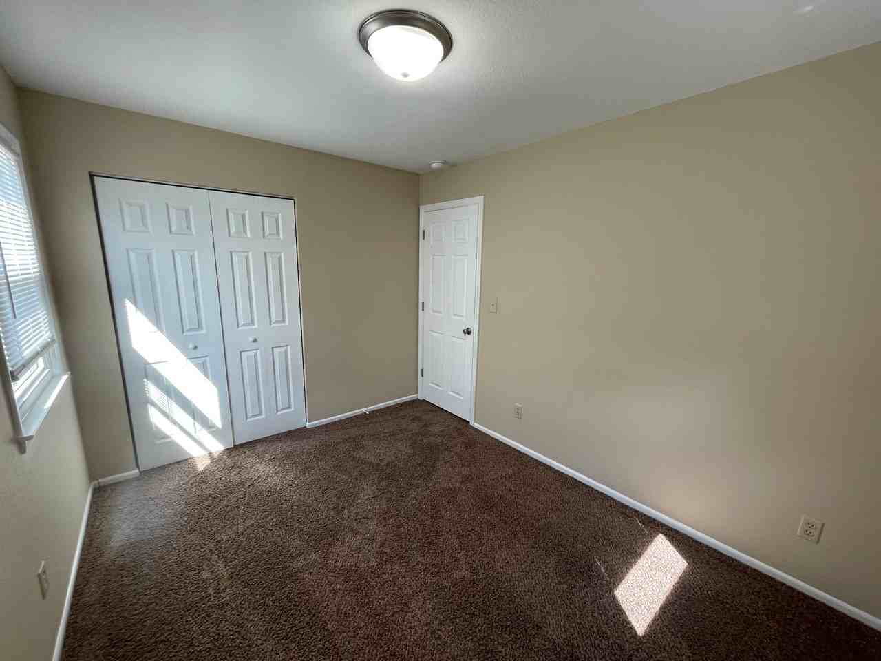 109 Holmes St - Photo 6 of 9