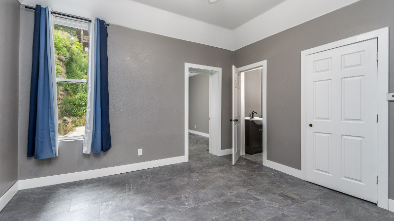 561 Loras Blvd - Photo 6 of 20