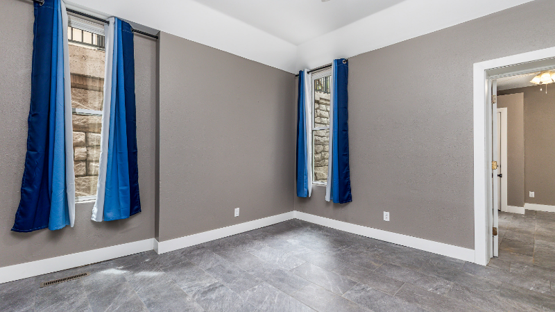 561 Loras Blvd - Photo 7 of 20