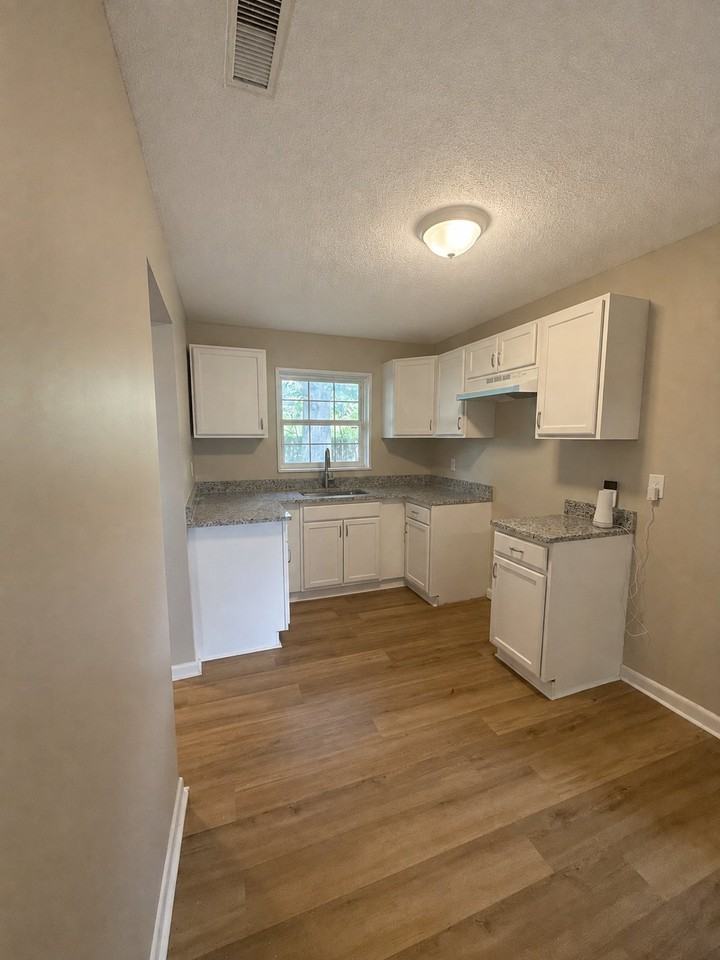 1117 Carol Cir - Photo 2 of 17