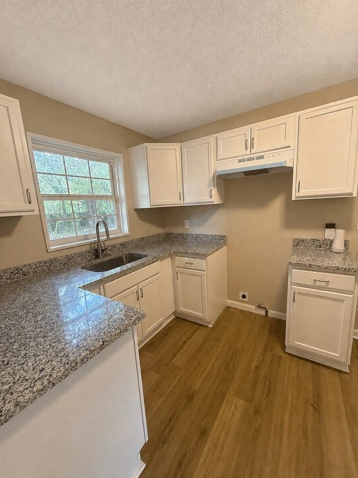 1117 Carol Cir - Photo 3 of 17