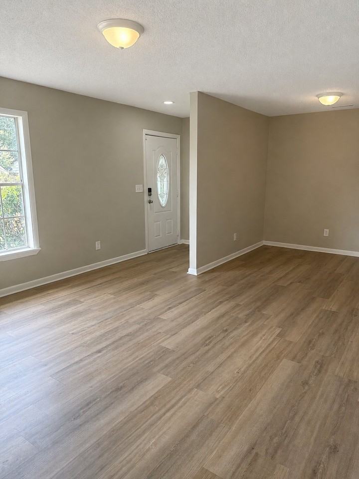 1117 Carol Cir - Photo 6 of 17