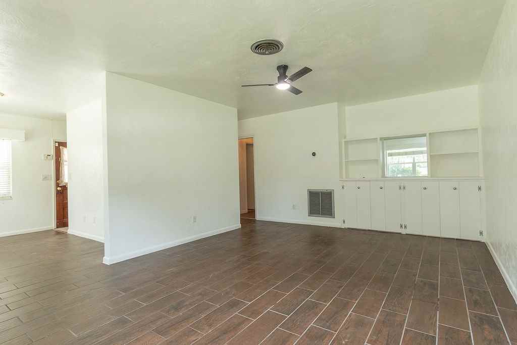 106 N Kentucky Ave #1 - Photo 5 of 15