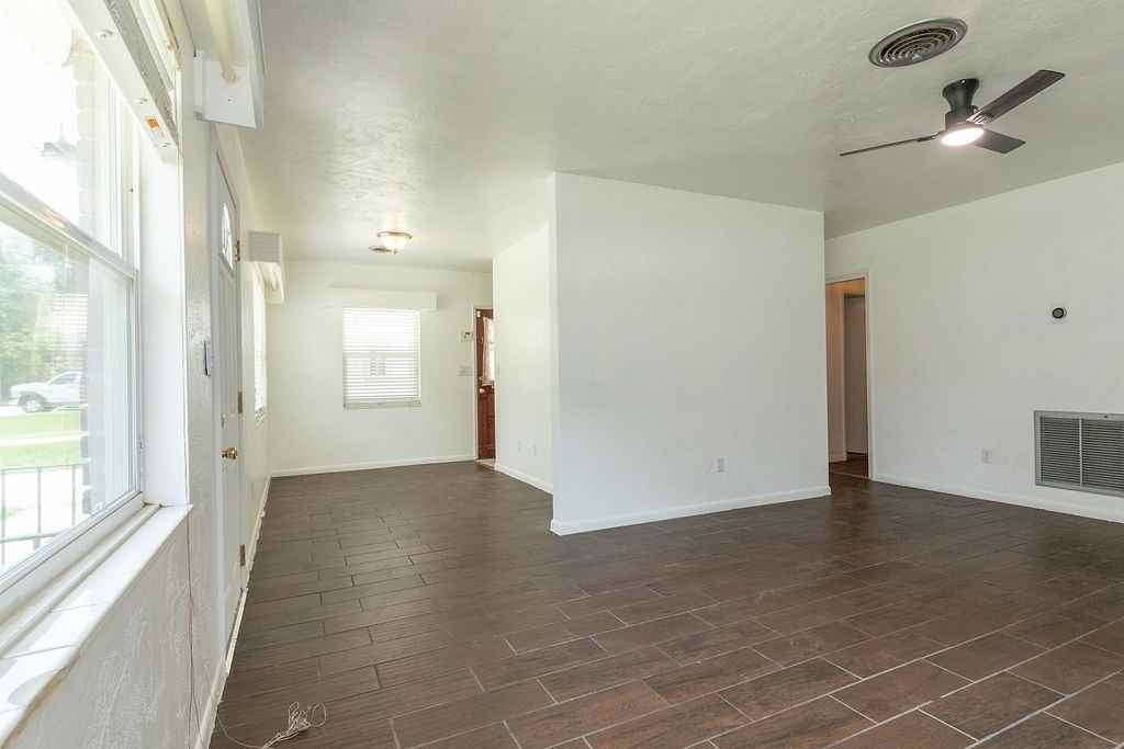 106 N Kentucky Ave #1 - Photo 6 of 15