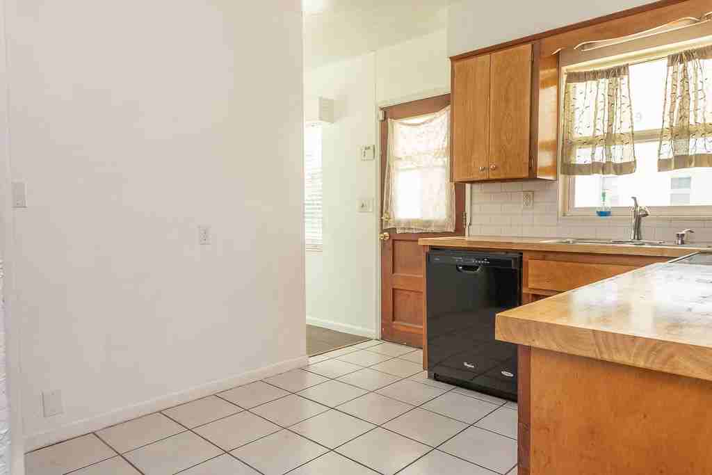 106 N Kentucky Ave #1 - Photo 7 of 15