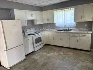 728 Spruce St - Photo 5 of 11
