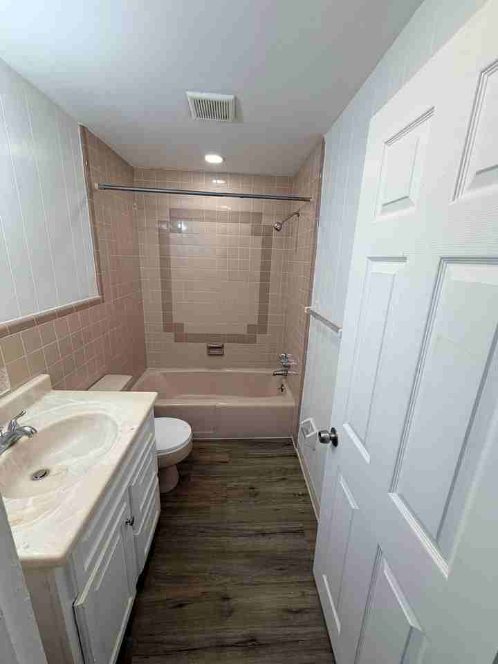 2607 S 62nd St - Photo 4 of 8