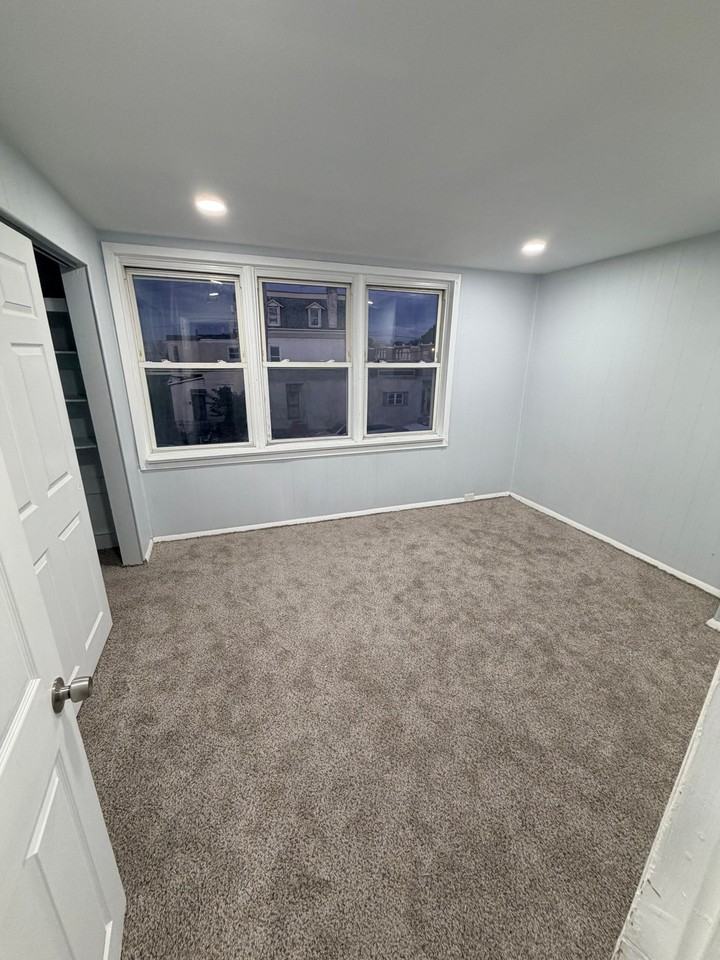 2607 S 62nd St - Photo 5 of 8