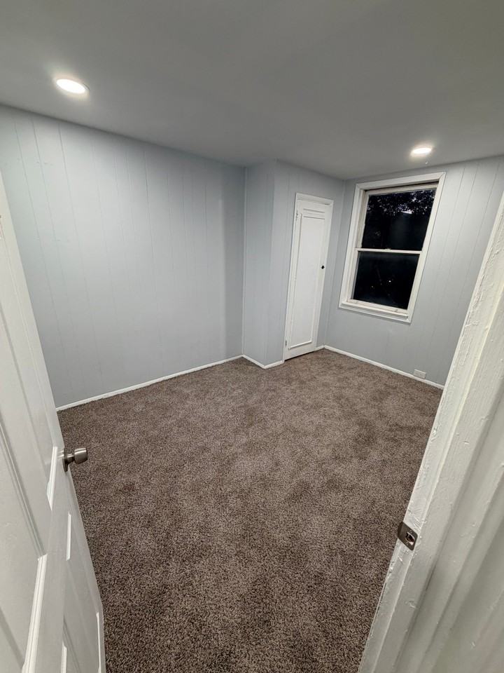 2607 S 62nd St - Photo 6 of 8