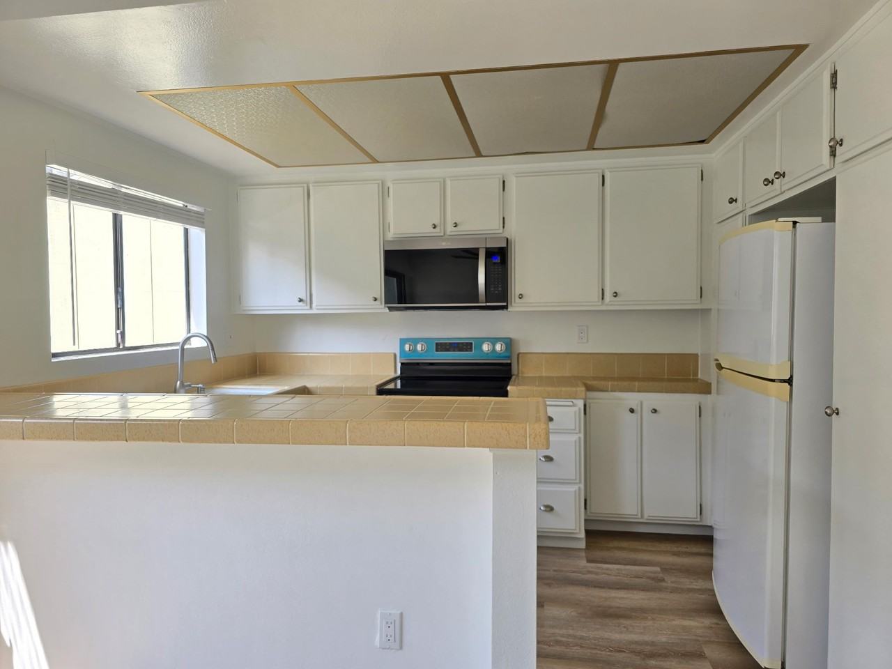 714 N Irena Ave #C - Photo 3 of 11