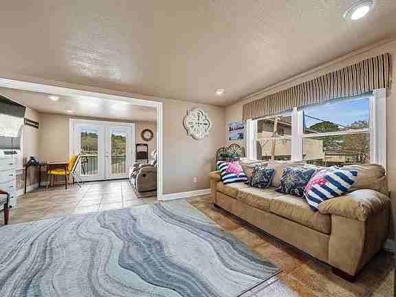 105 Chambers Pt #20 - Photo 2 of 15