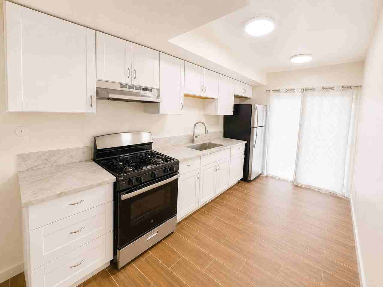 14026 Paramount Blvd #11 - Photo 4 of 19
