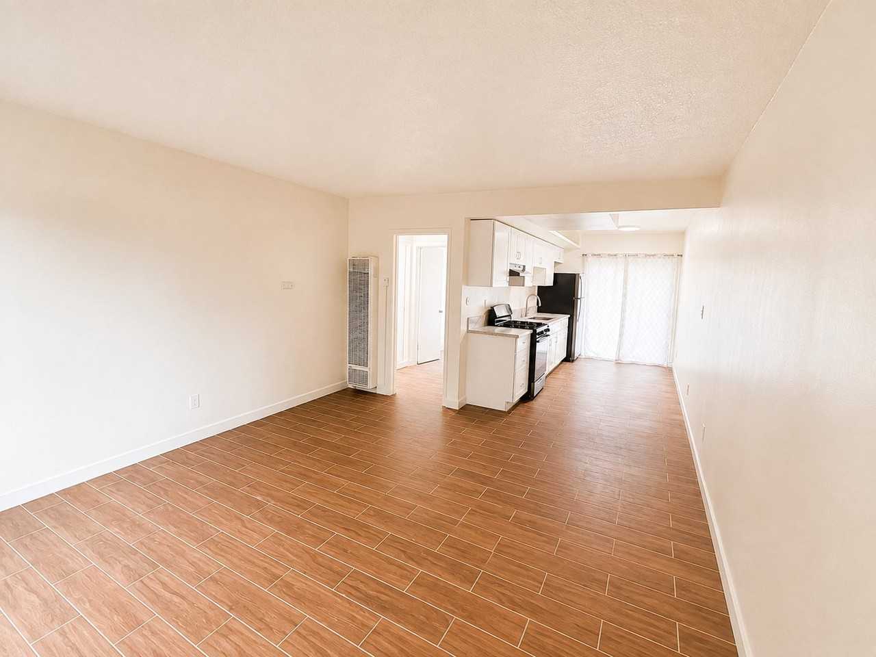 14026 Paramount Blvd #11 - Photo 5 of 19