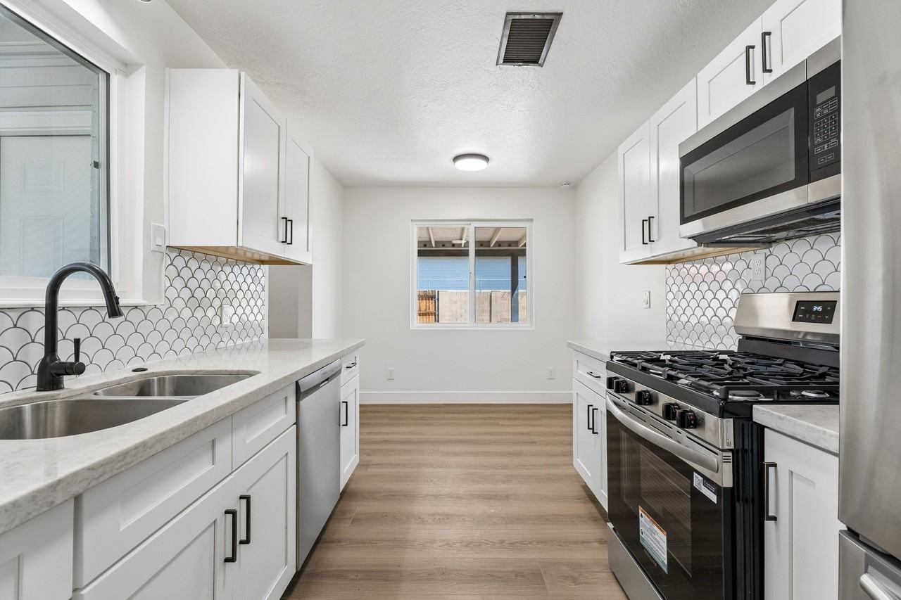 4737 N 13th Ave - Photo 6 of 19