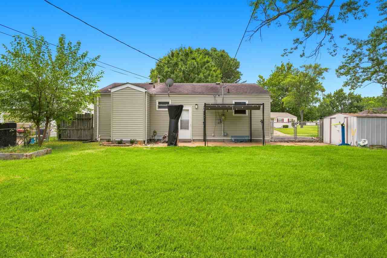 875 5th Plz - Photo 4 of 27