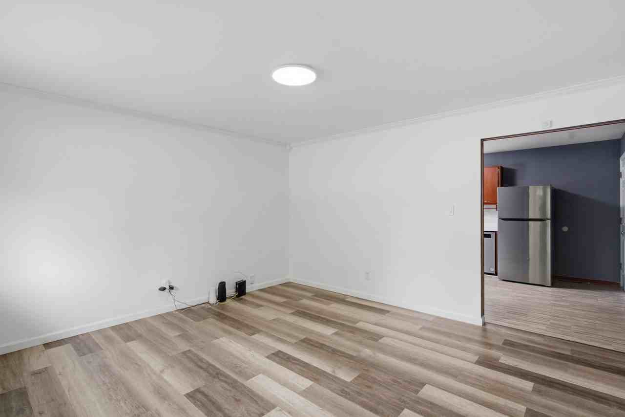 875 5th Plz - Photo 5 of 27