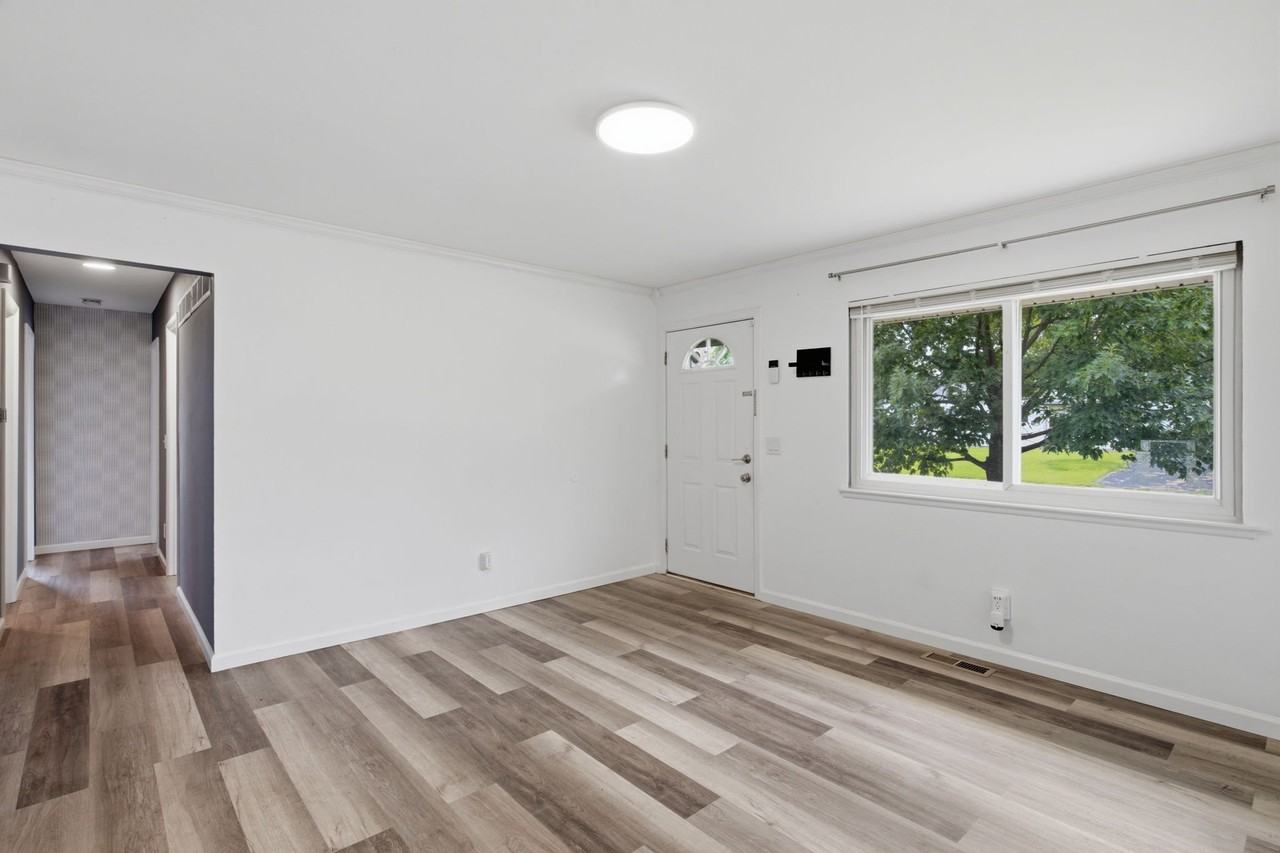 875 5th Plz - Photo 7 of 27