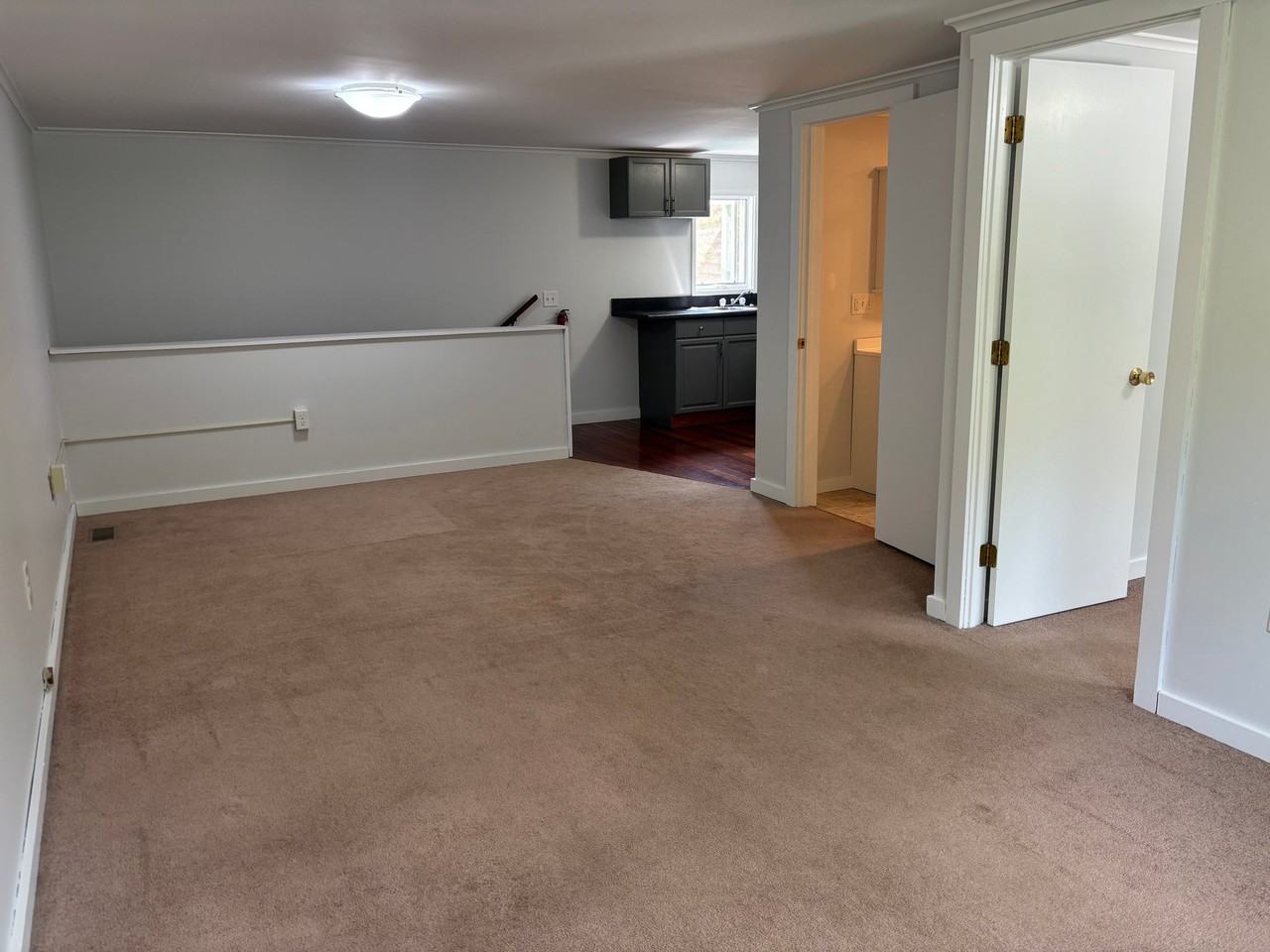 975 Sanders Cir - Photo 5 of 9