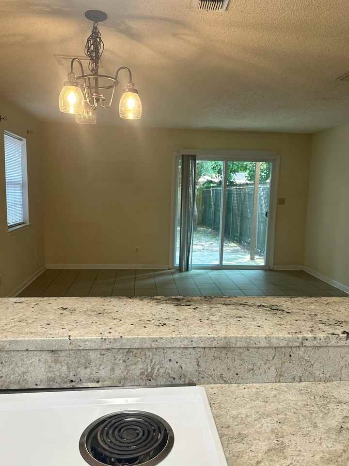 339 Woodham Ct - Photo 3 of 8