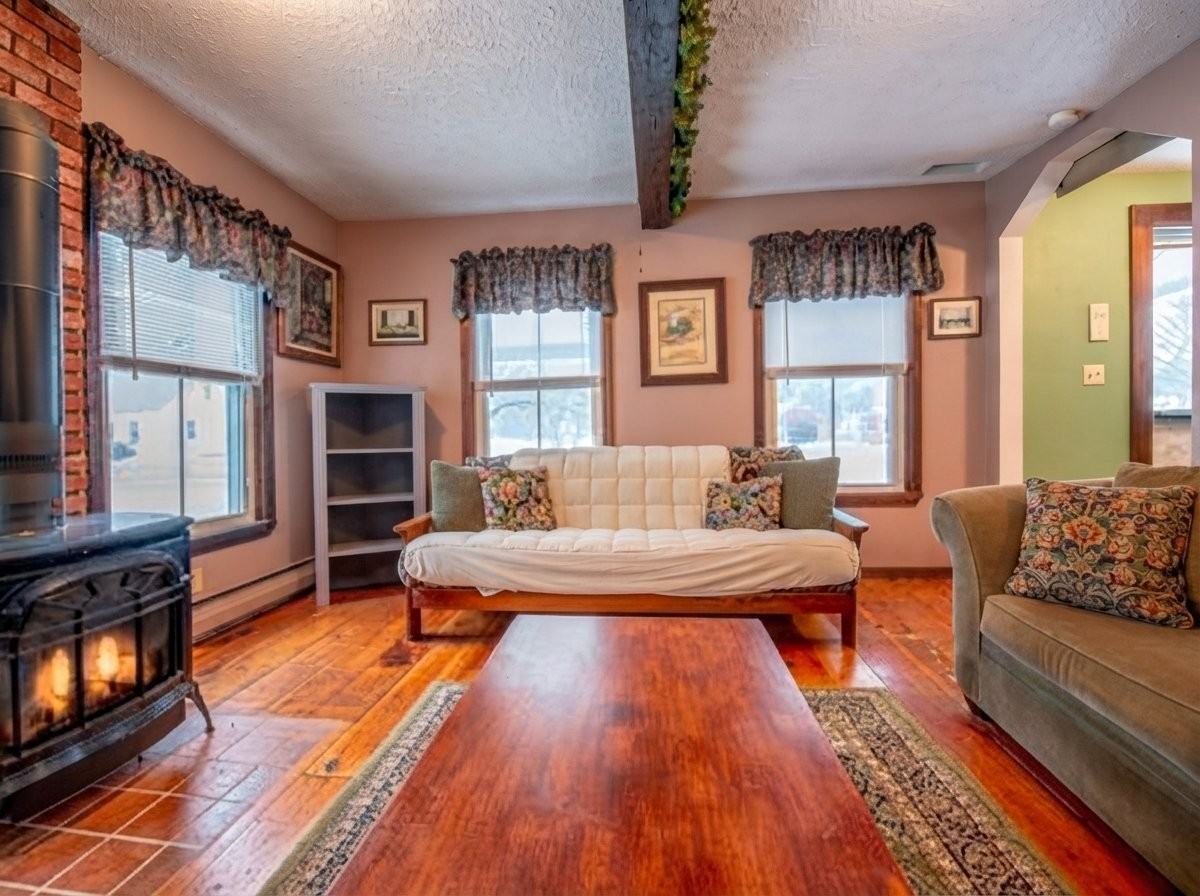 984 Quincy Rd - Photo 3 of 12