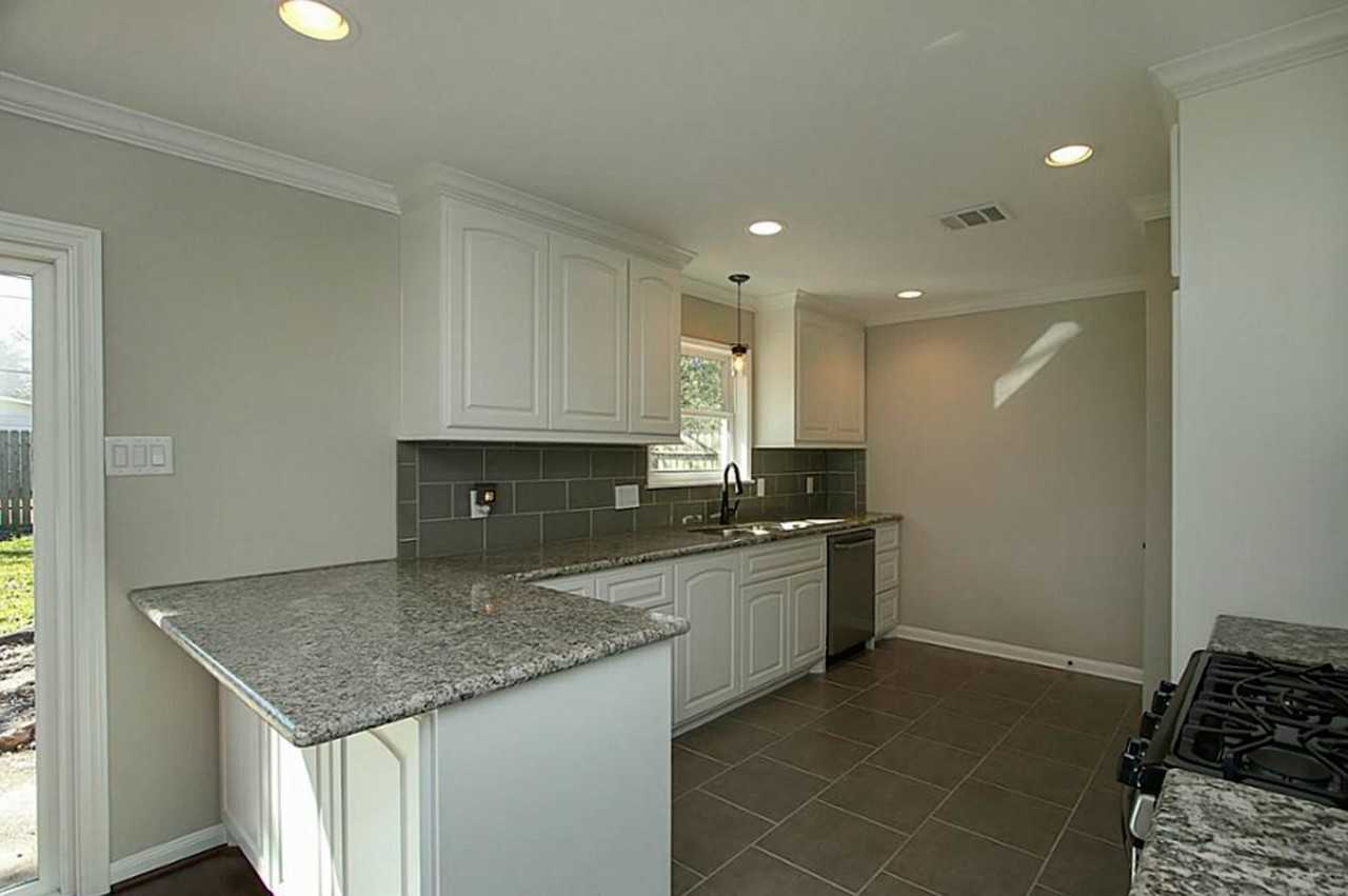 9511 Highmeadow Dr - Photo 7 of 16