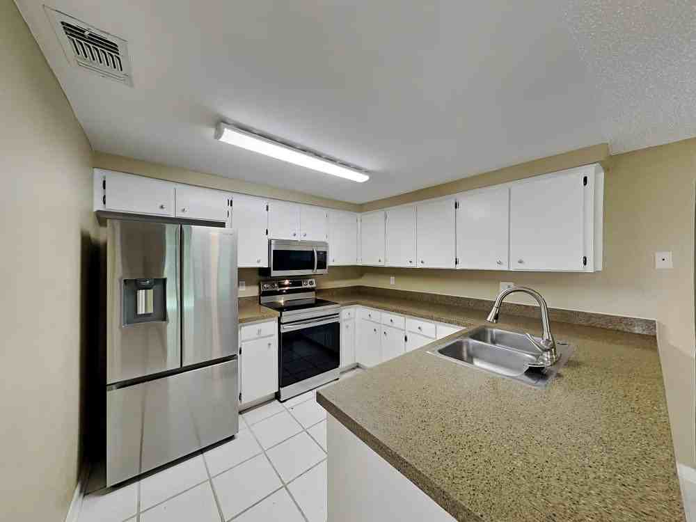 2809 Cedaridge Dr - Photo 2 of 12