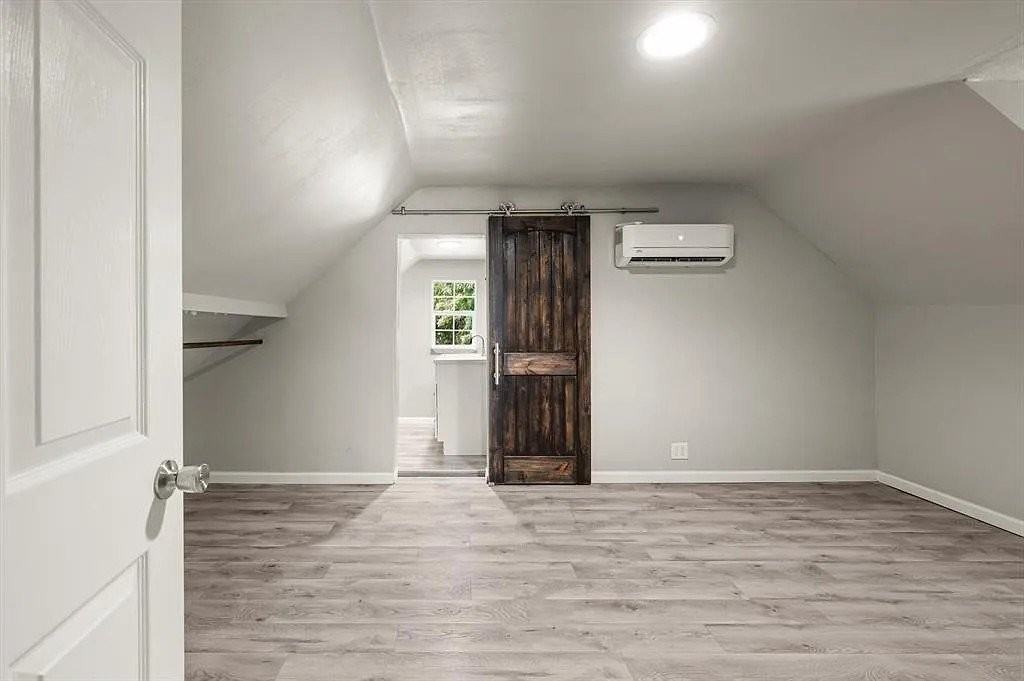 214 E Vilas Ave - Photo 4 of 16
