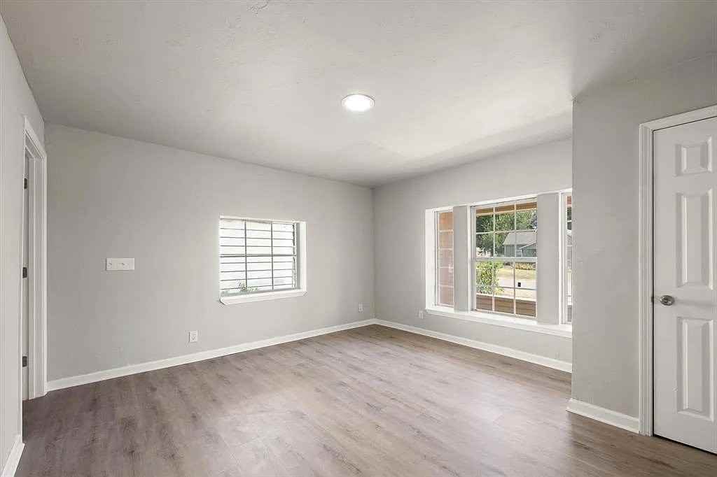 214 E Vilas Ave - Photo 7 of 16