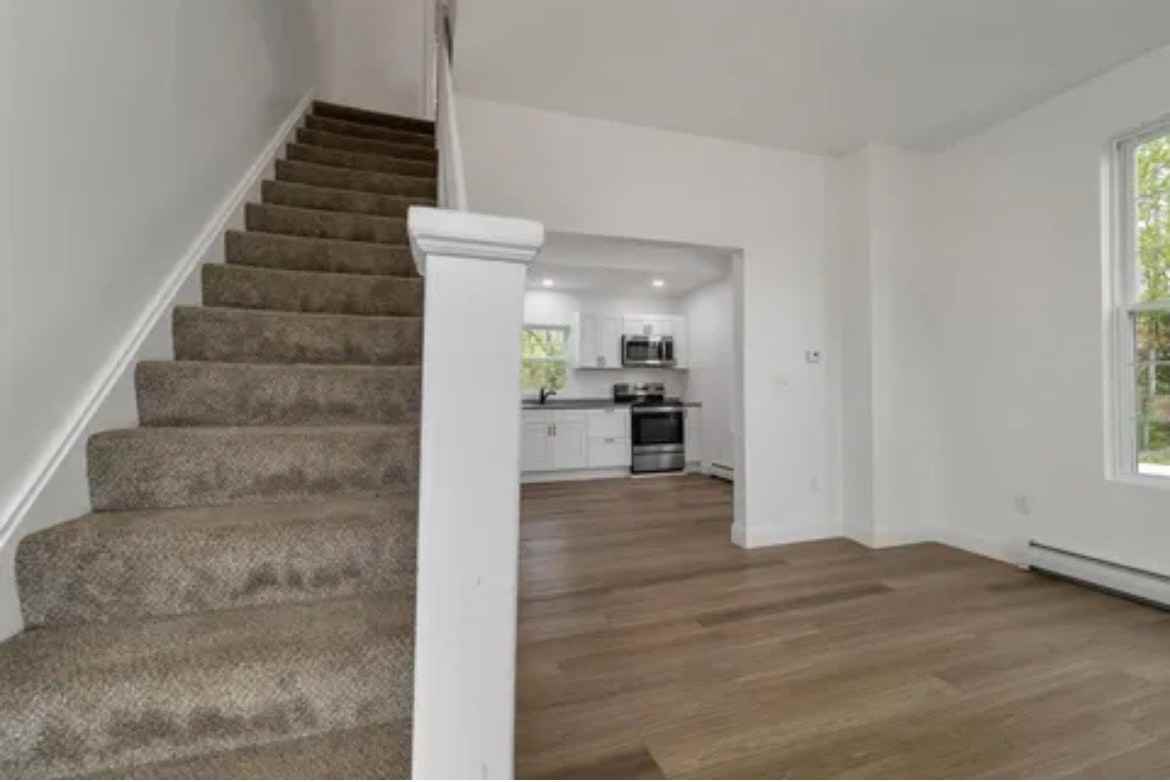 20 Wallace Ct #1 - Photo 3 of 11