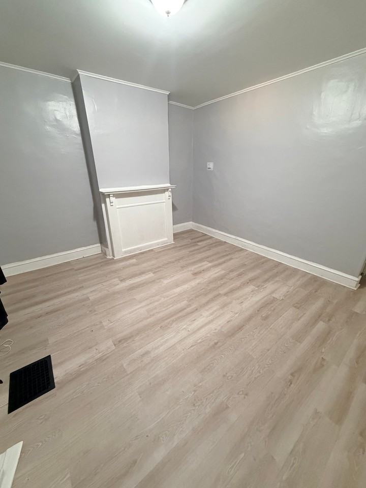 6132 Glenmore Ave - Photo 2 of 8