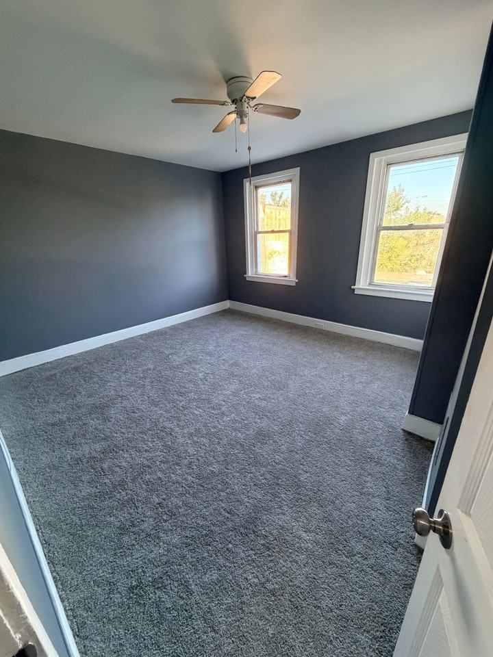 6132 Glenmore Ave - Photo 4 of 8